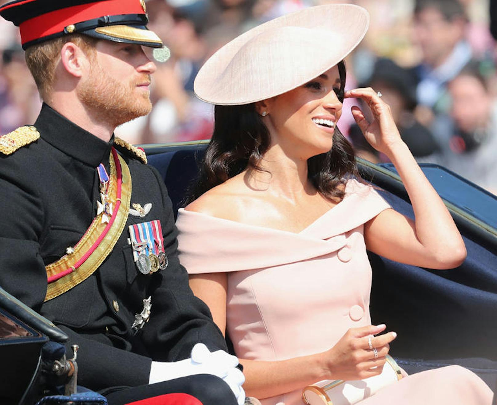 Der Hut ist Pflicht! Nicht nur bei Hochzeiten, sondern auch bei allen gesellschaftlichen Anlässen muss Neo-Royal Meghan Markle auf die Kopfbedeckungen zurückgreifen.