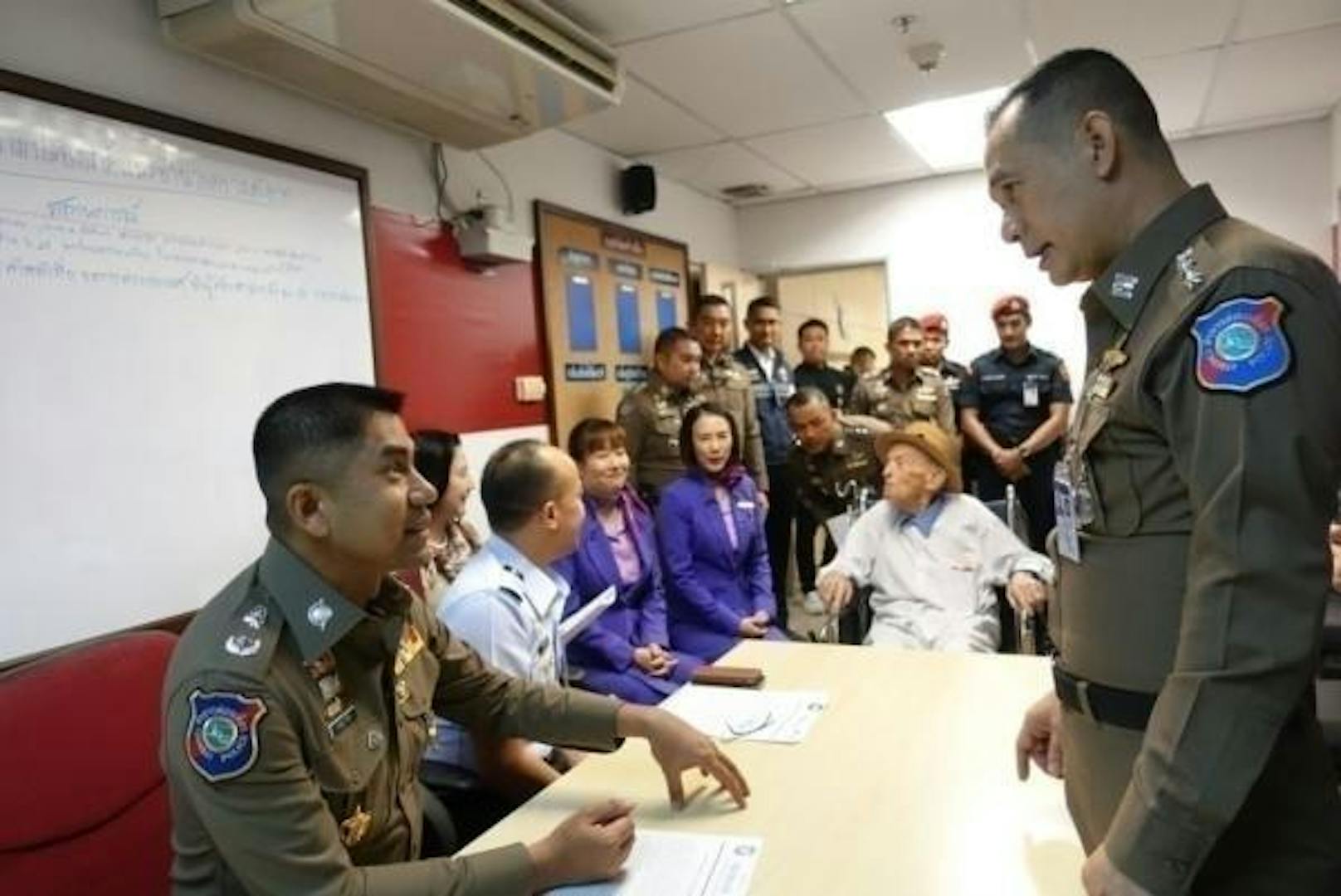 Die Touristenpolizei Thailands half dem Schweizer, seine mittlerweile 70-jährige Frau ausfindig zu machen.