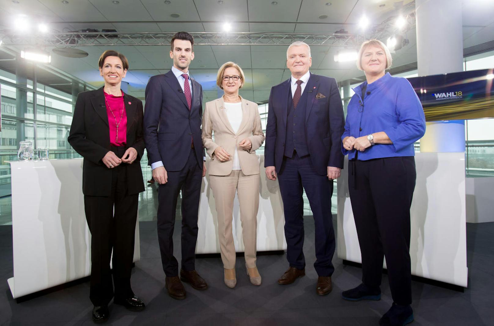 Indra Collini (NEOS), Udo Landbauer (FPÖ), Johanna Mikl-Leitner (ÖVP), Franz Schnabl (SPÖ) und Helga Krismer (Die Grünen)