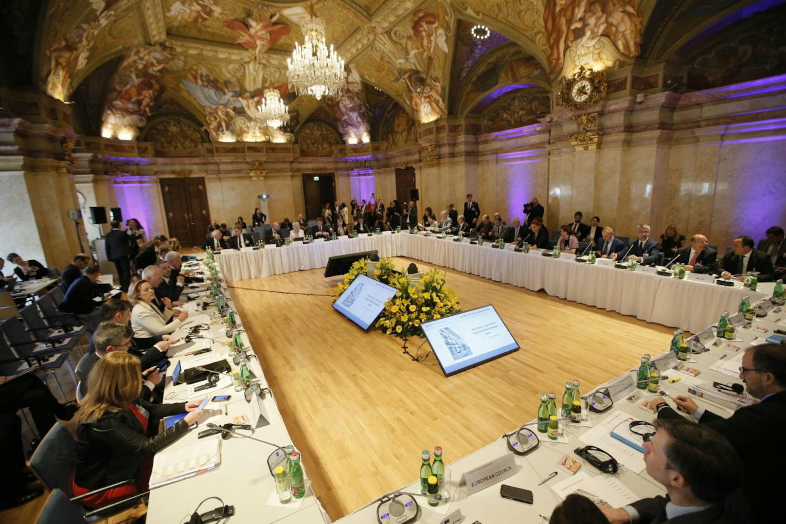 Insgesamt nehmen (mit Österreich) sieben Minister, vier Vize-Minister bzw. Staatssekretäre und darüber hinaus eine ganze Reihe hochrangiger Vertreter an der Konferenz teil, 14 Staaten sind vertreten.