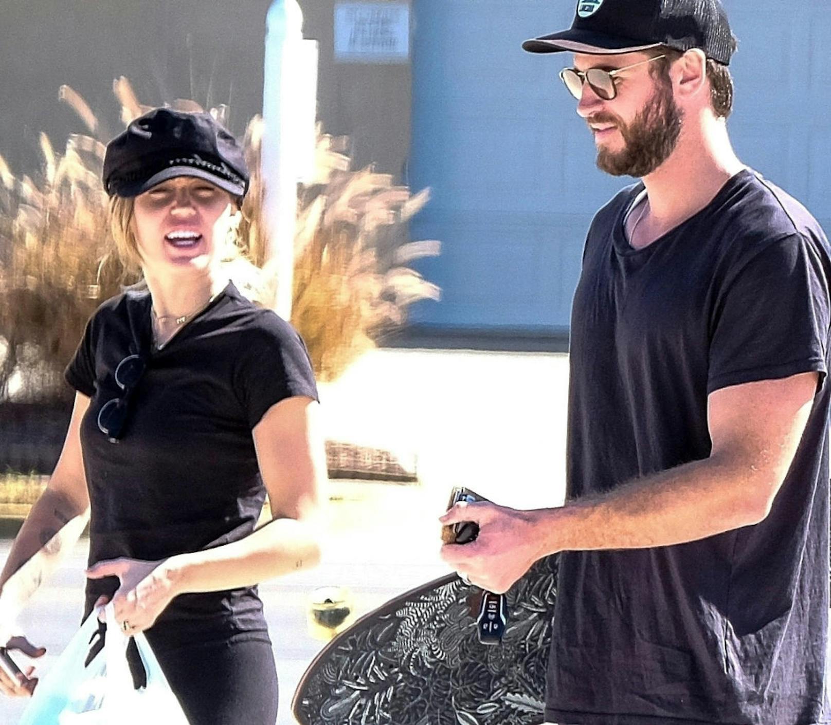 Liam Hemsworth und Miley Cyrus sorgten immer wieder für Hochzeitsgerüchte, aber als es einen Tag vor Weihnachten 2018 so weit war, überraschten sie trotzdem alle.