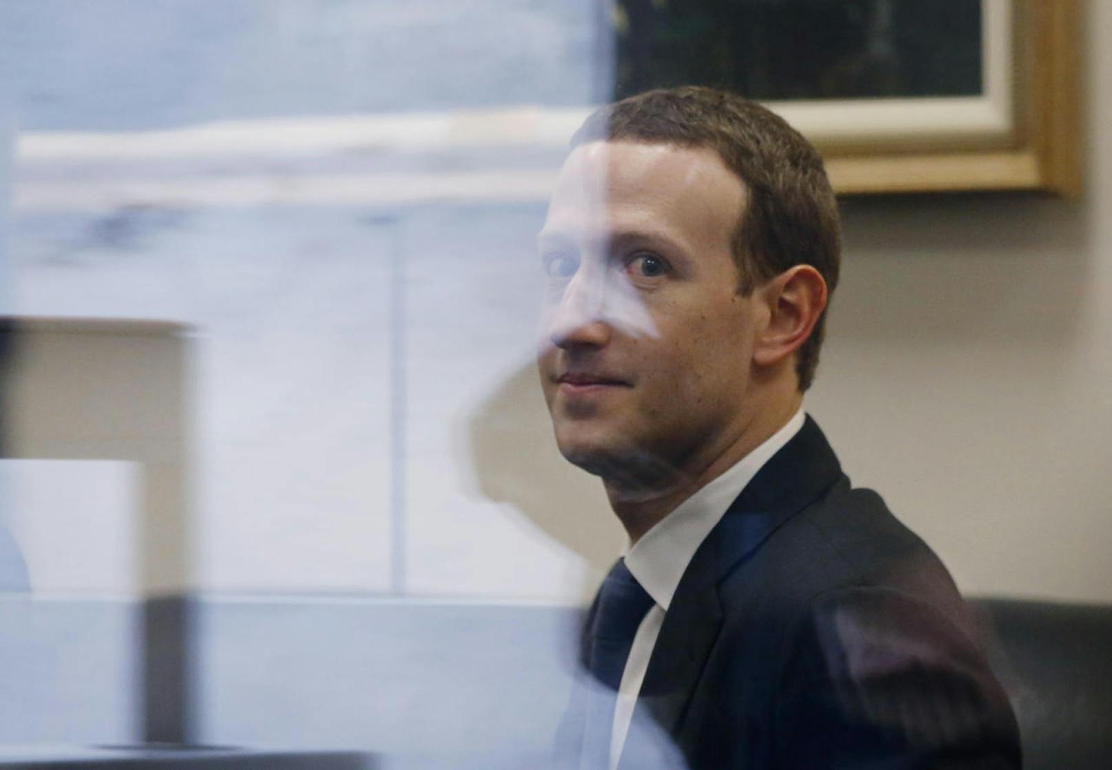 Facebook-Chef Mark Zuckerberg äußerte sich lange gar nicht zu dem Skandal, sagte dann aber in einer zweitägigen Anhörung vor dem US-Kongress aus.