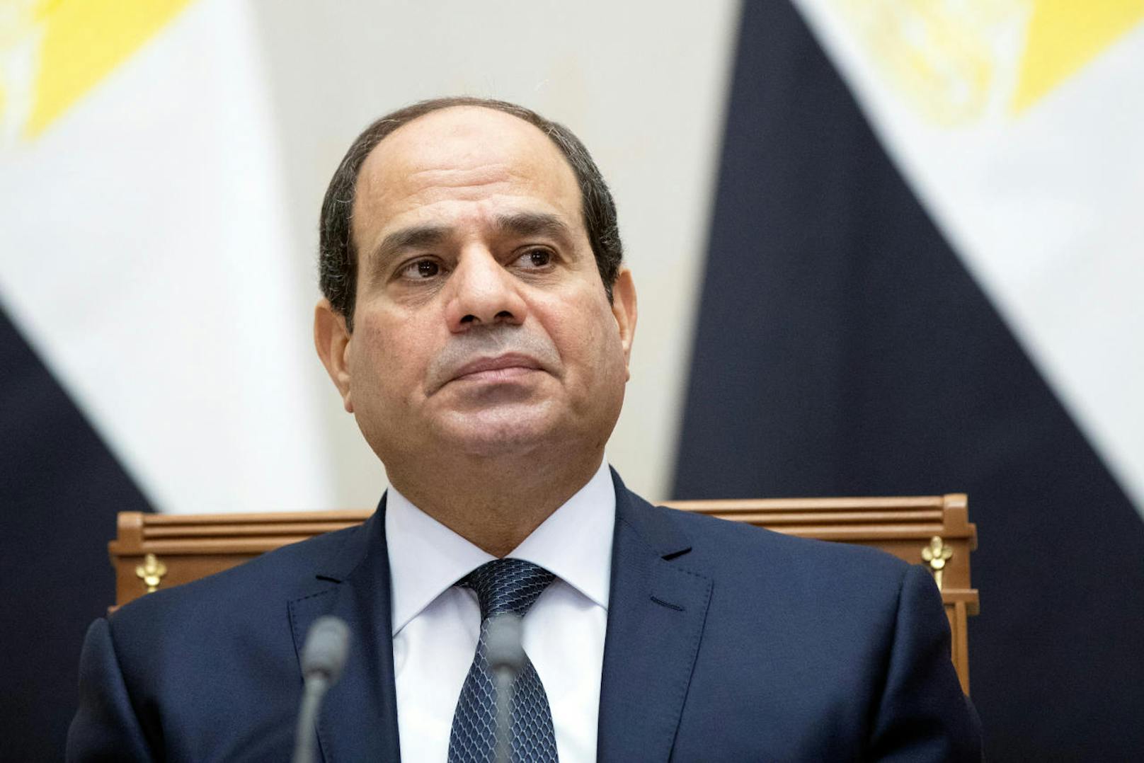 <b>Platz 18: Ägypten</b>
Der ägyptische Präsident Abdel Fattah al-Sisi verdient <b>62.200 Euro</b> im Jahr. Sechsmal soviel wie ein Durchschnitts-Ägypter, der nur 9.800 Euro jährlich verdient.