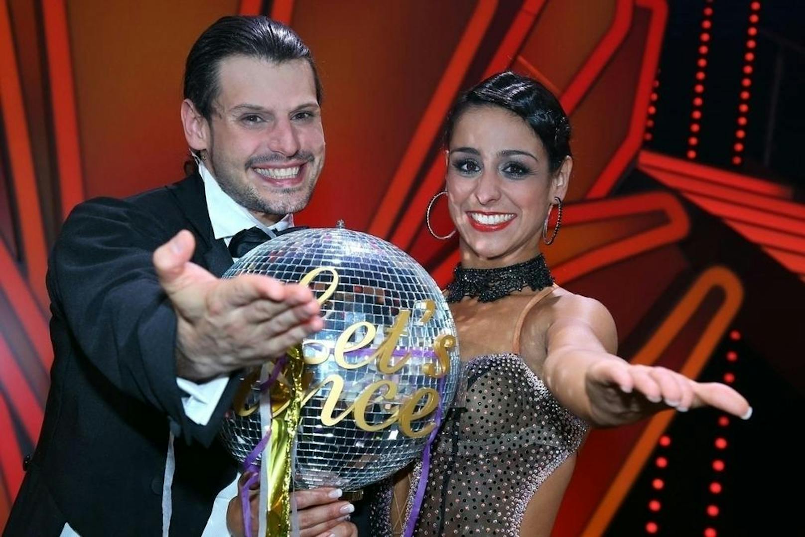 Manuel Cortez wird mit seiner Tanzpartnerin Melissa Ortiz-Gomez "Dancing Star 2013".
