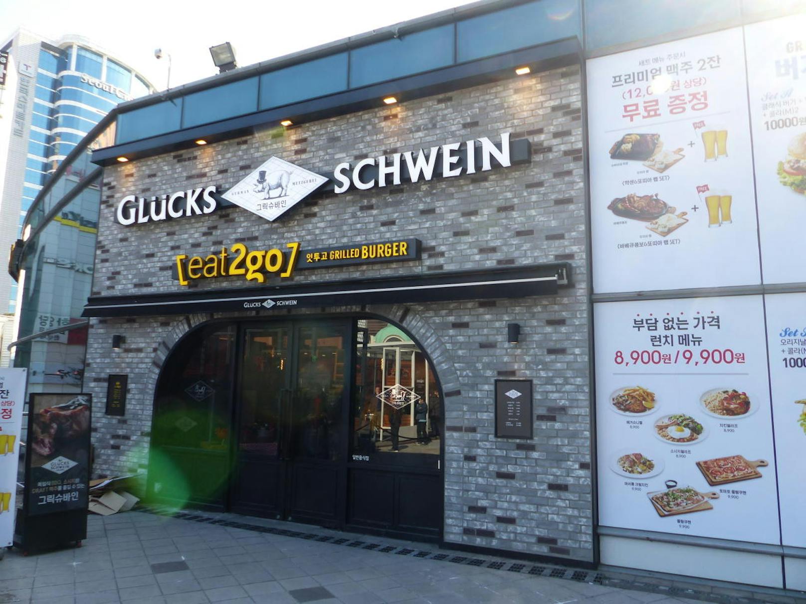 Überhaupt bietet Seoul eine große Auswahl an Lokalen - von traditioneller Küche bis zu Genüssen aus dem Ausland. Ob das Schwein da aber Glück hatte?