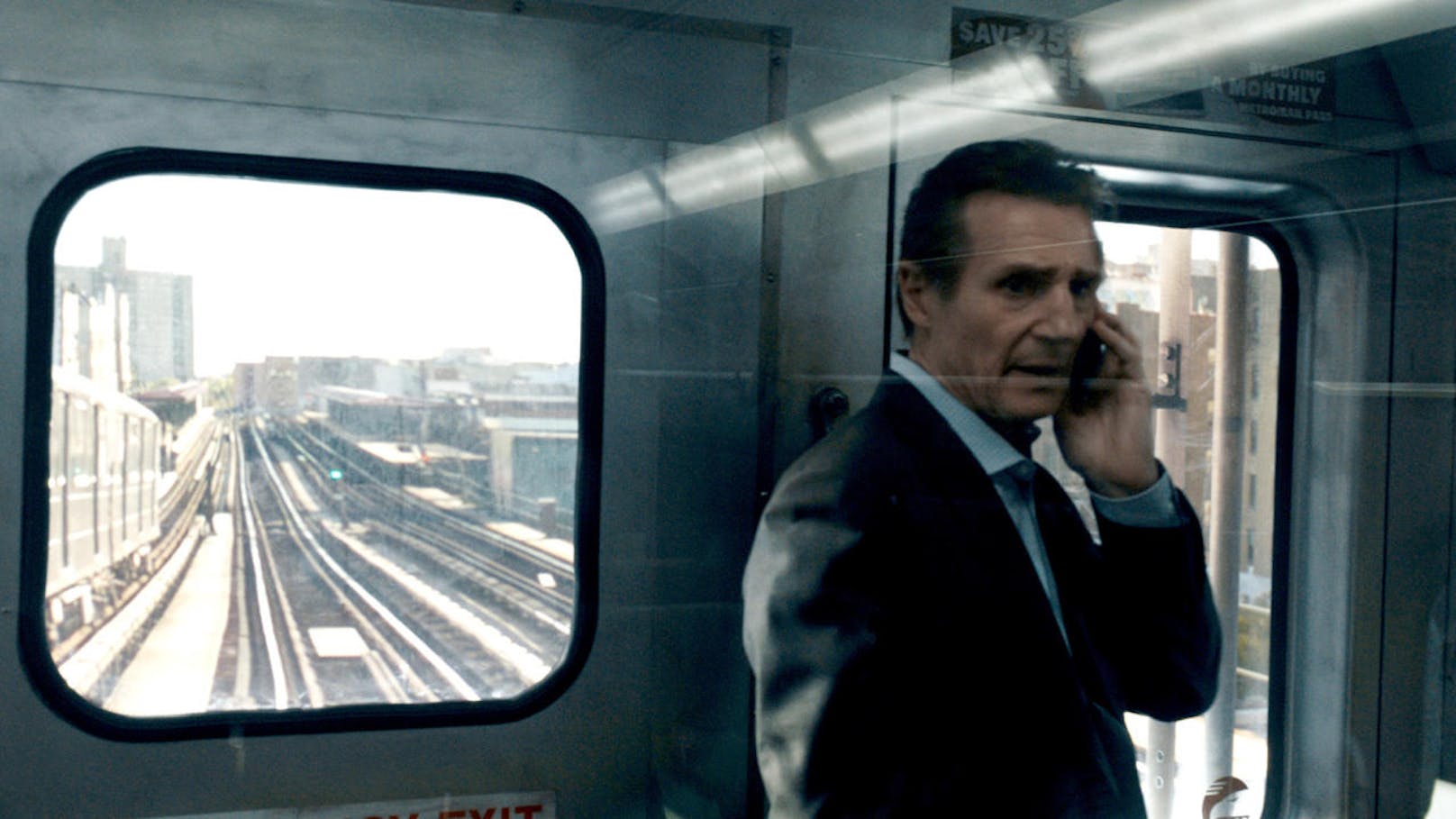 Michael MacCauley (Liam Neeson) hat nur wenig Zeit, um den mysteriösen Passagier an Bord des Zuges zu finden. 