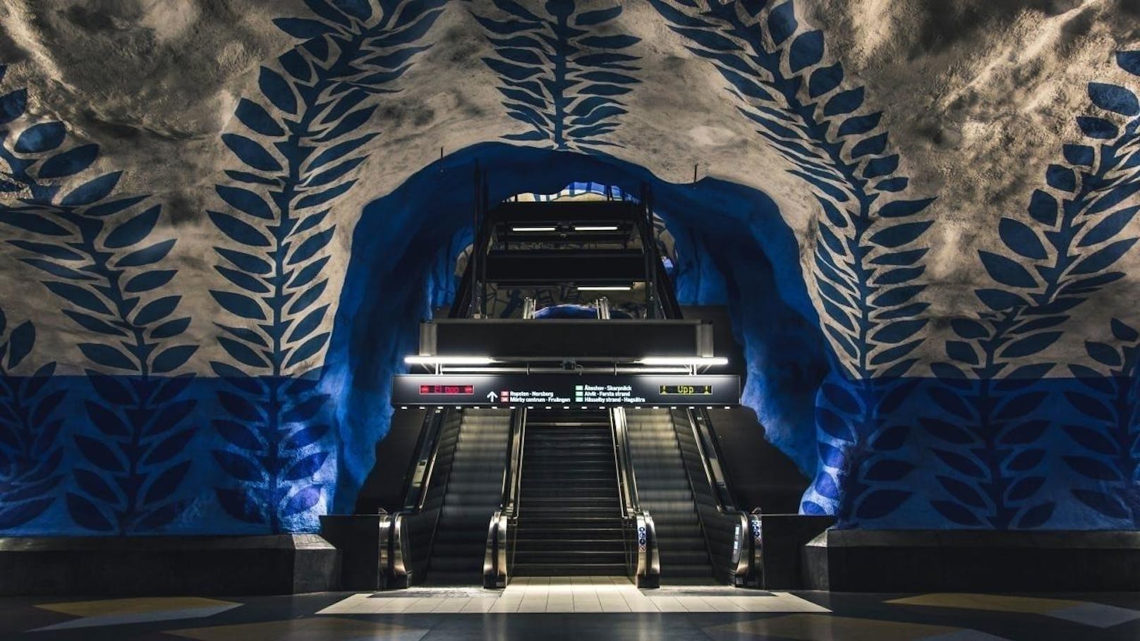 Und der Sieger: Die T-Centralen, Stockholm. In Schweden gibt es nur eine U-Bahn, die ist aber etwas Besonderes: Die Stockholmer U-Bahn ist eine Kunstgalerie.