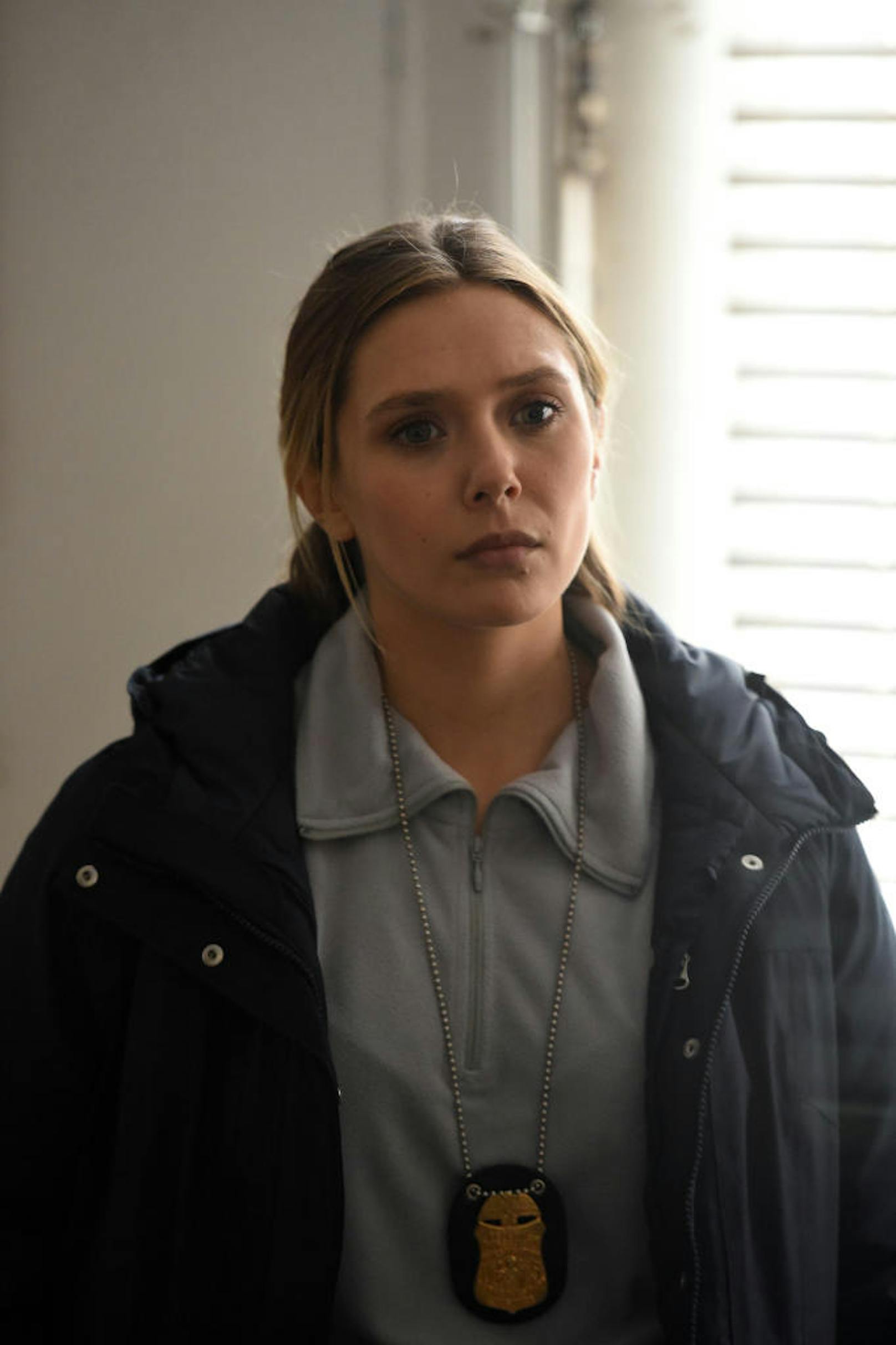Agent Jane Banner (Elizabeth Olsen) trifft ein, um bei den Ermittlungen zu helfen.