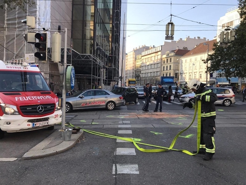 Schwerer Unfall bei der Landesgerichtsstraße/Stadiongasse: Feuerwehr, Rettung und Polizei waren am Donnerstag im Einsatz.