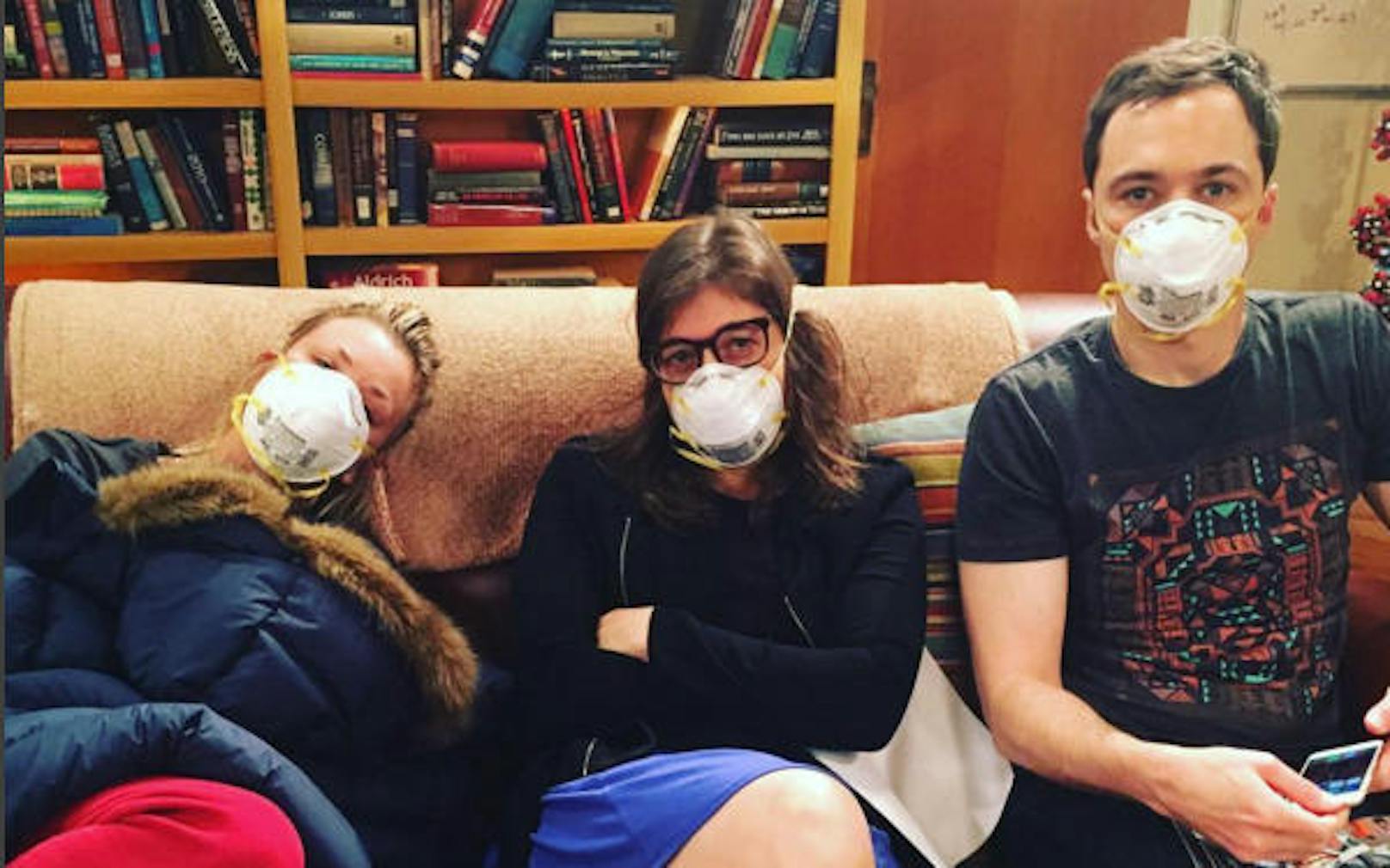Kaley Cuoco, Mayim Bialik und Jim Parsons sind krank am "Big Bang Theory"-Set.