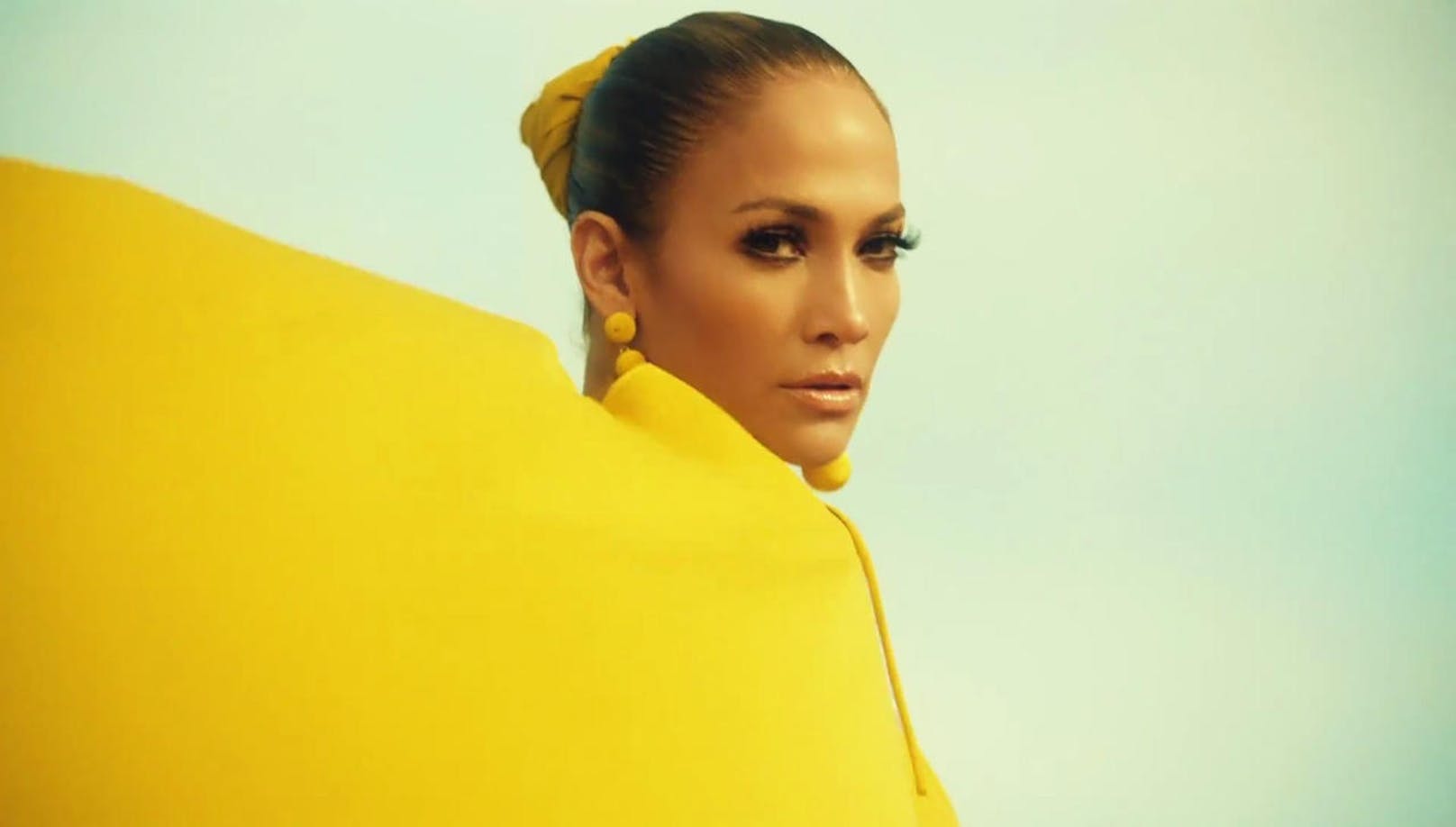 Jennifer Lopez hat ihn erfunden: Bronzer und Highlighter sind stets in ihrem Make up Repertoire zu finden.