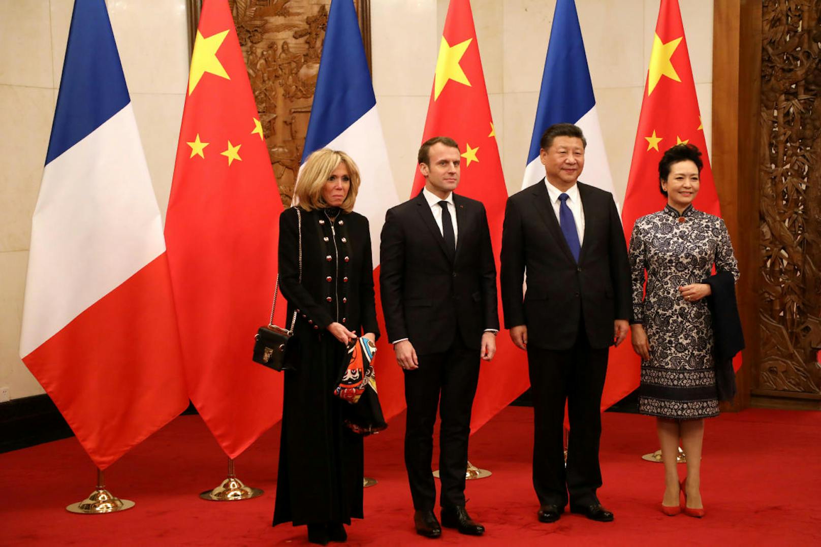 Emmanuel Macron, seine Frau Brigitte Macron, Xi Jinping und dessen Frau Peng Liyuan beim Treffen in Peking.