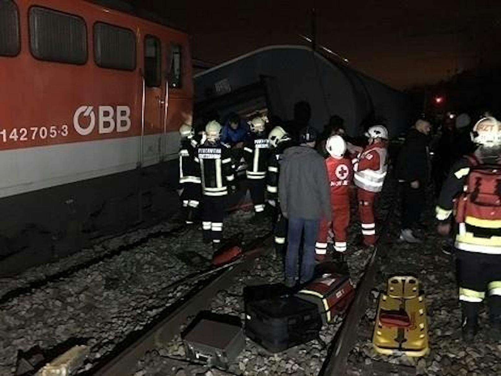 Schweres Zugunglück in Niederösterreich am Freitag vor Weihnachten.