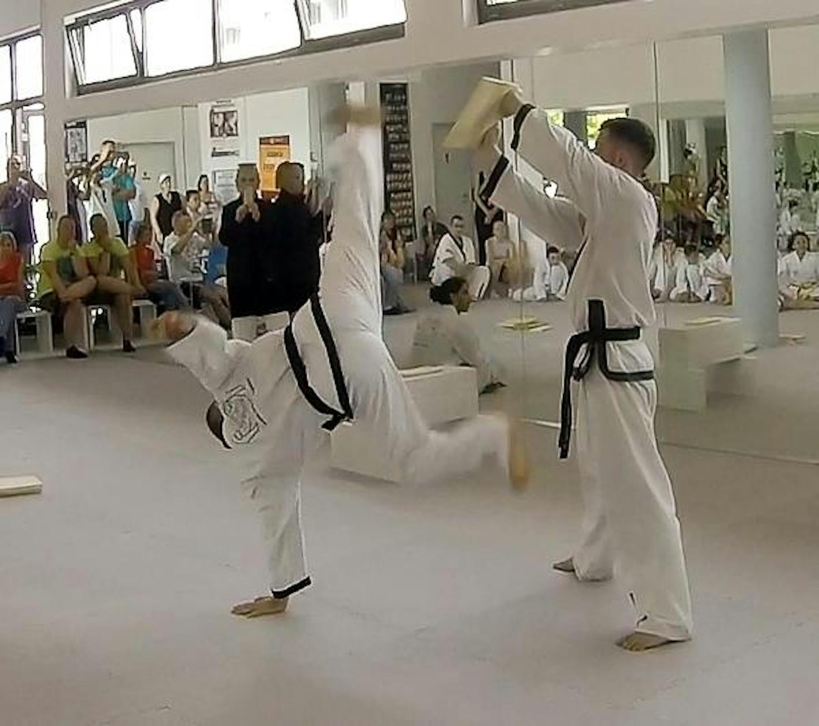 Young-Ung Taekwondoschule in Wien-Donaustadt ist umgezogen. Ab jetzt wird in der Wagramerstrasse 147a trainiert.