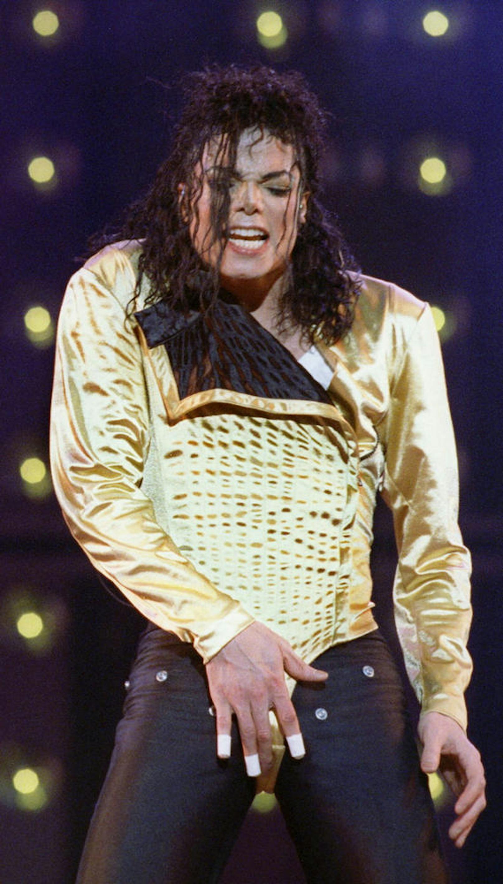 Griff in den Schritt: Eines von Michael Jacksons Markenzeichen wie hier, bei einer Show in Paris.