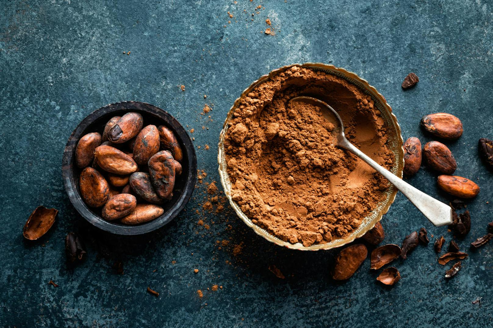 <b>Kakao</b>

Wissenschaftler der amerikanischen Clarkson-Universität fanden heraus, dass die Kombination aus Kakao und Kaffee sowohl die Durchblutung im Gehirn als auch die Konzentration steigert. Gleichzeitig soll Kakao die durch das Koffein herbeigeführte Nervosität reduzieren.