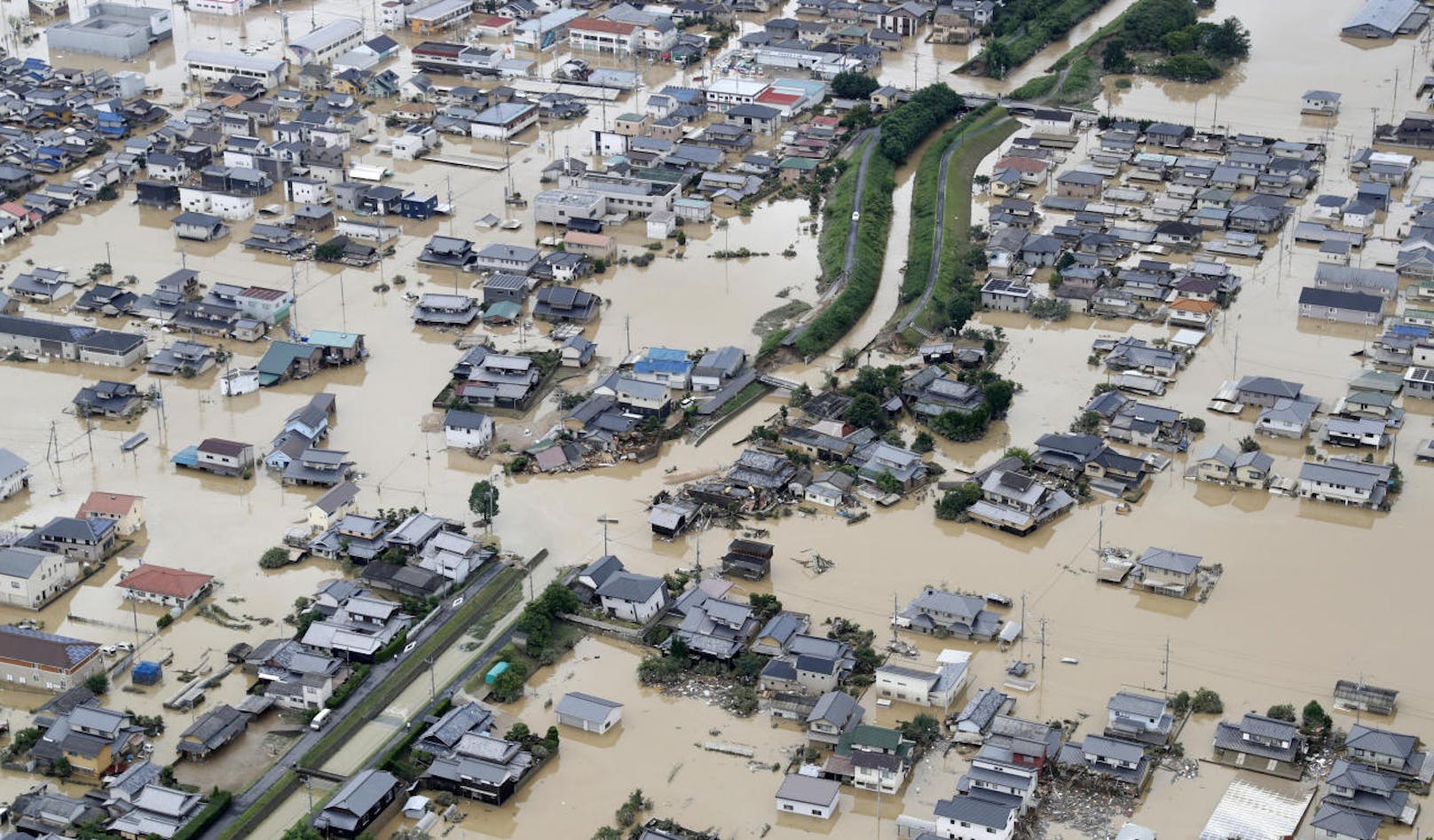 Berichten zufolge verließen wegen der Wassermassen Hunderttausende ihre Häuser.