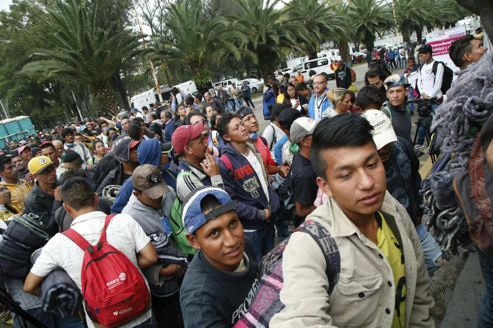 Hunderte Migranten aus mittelamerikanischen Ländern haben am Sonntag (4. November) die mexikanische Hauptstadt erreicht.