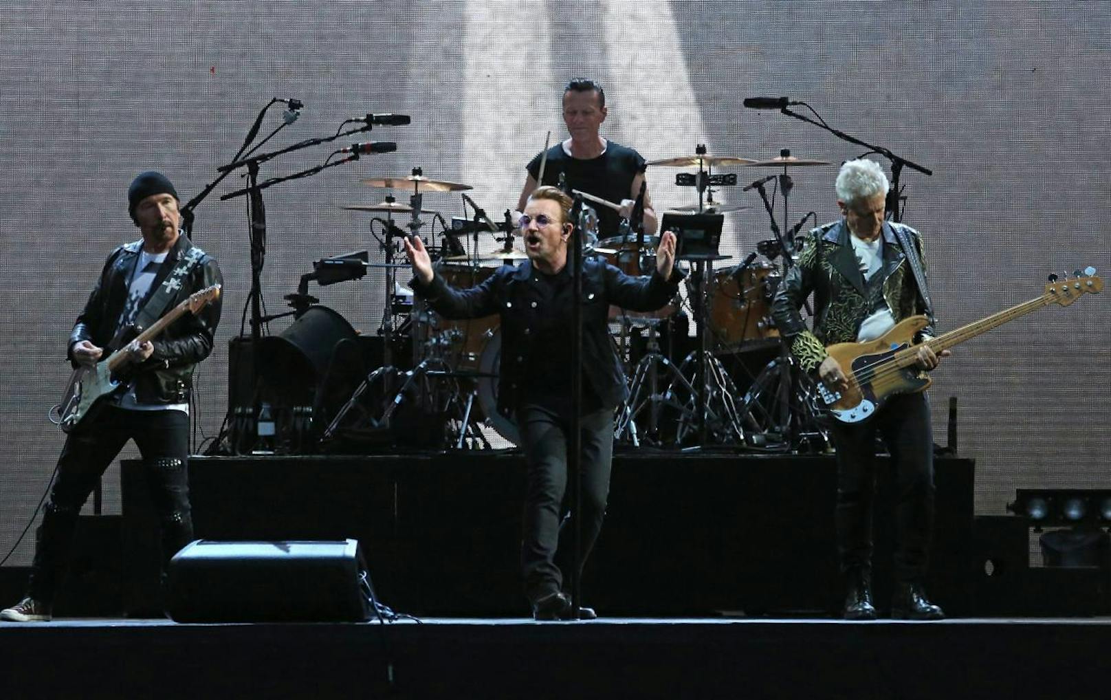 Platz 1: Unangefochten an der Spitze: U2 verdiente im Jahr 2018 ca. 118 Millionen Dollar - und das, obwohl Bono beim Berlin-Konzert die Stimme wegblieb.