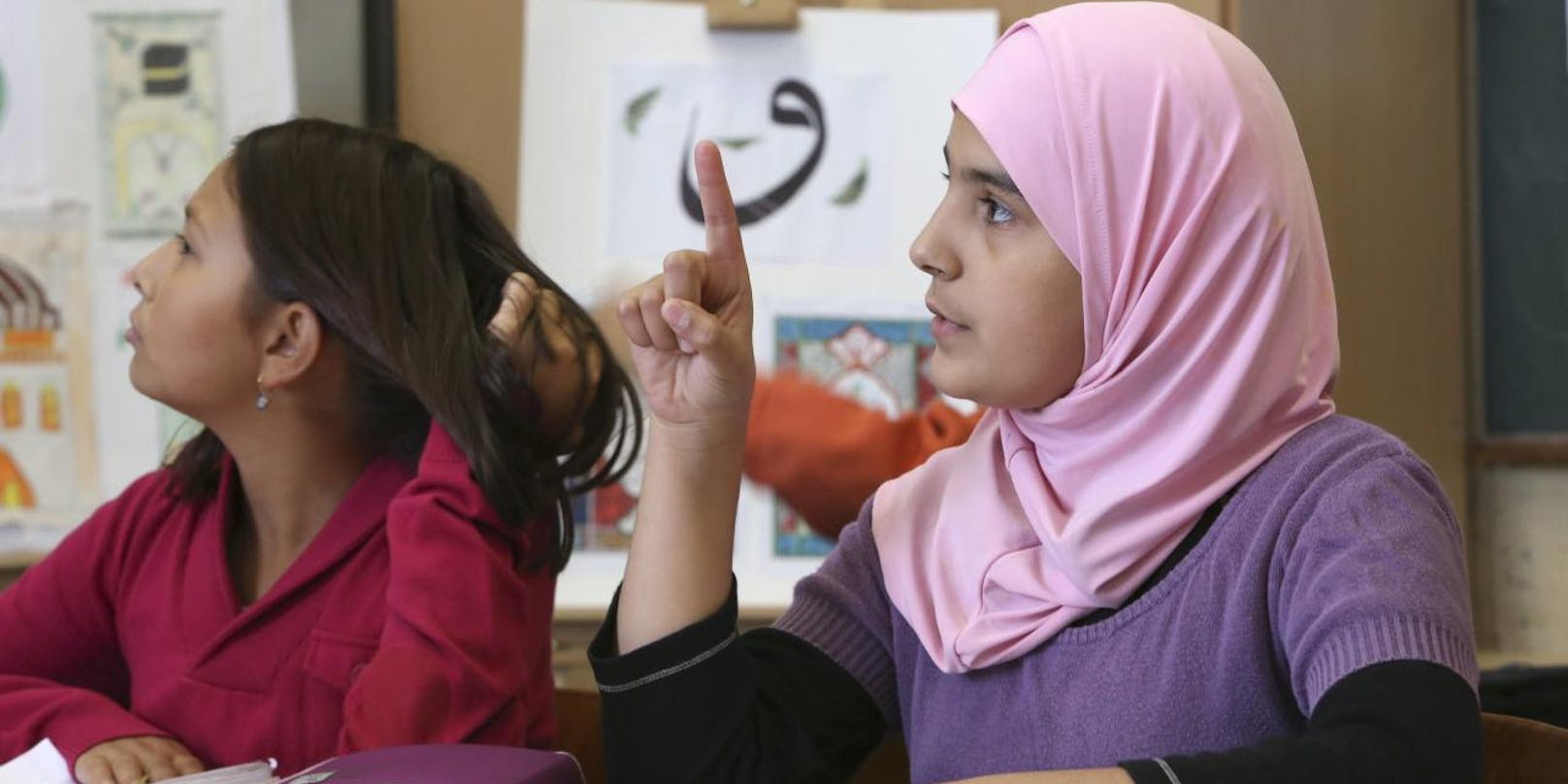 Die "Dokumentations- und Beratungsstelle Islamfeindlichkeit und antimuslimischer Rassismus" fordert die&nbsp;Aufhebung des Kopftuchverbots an Schulen.