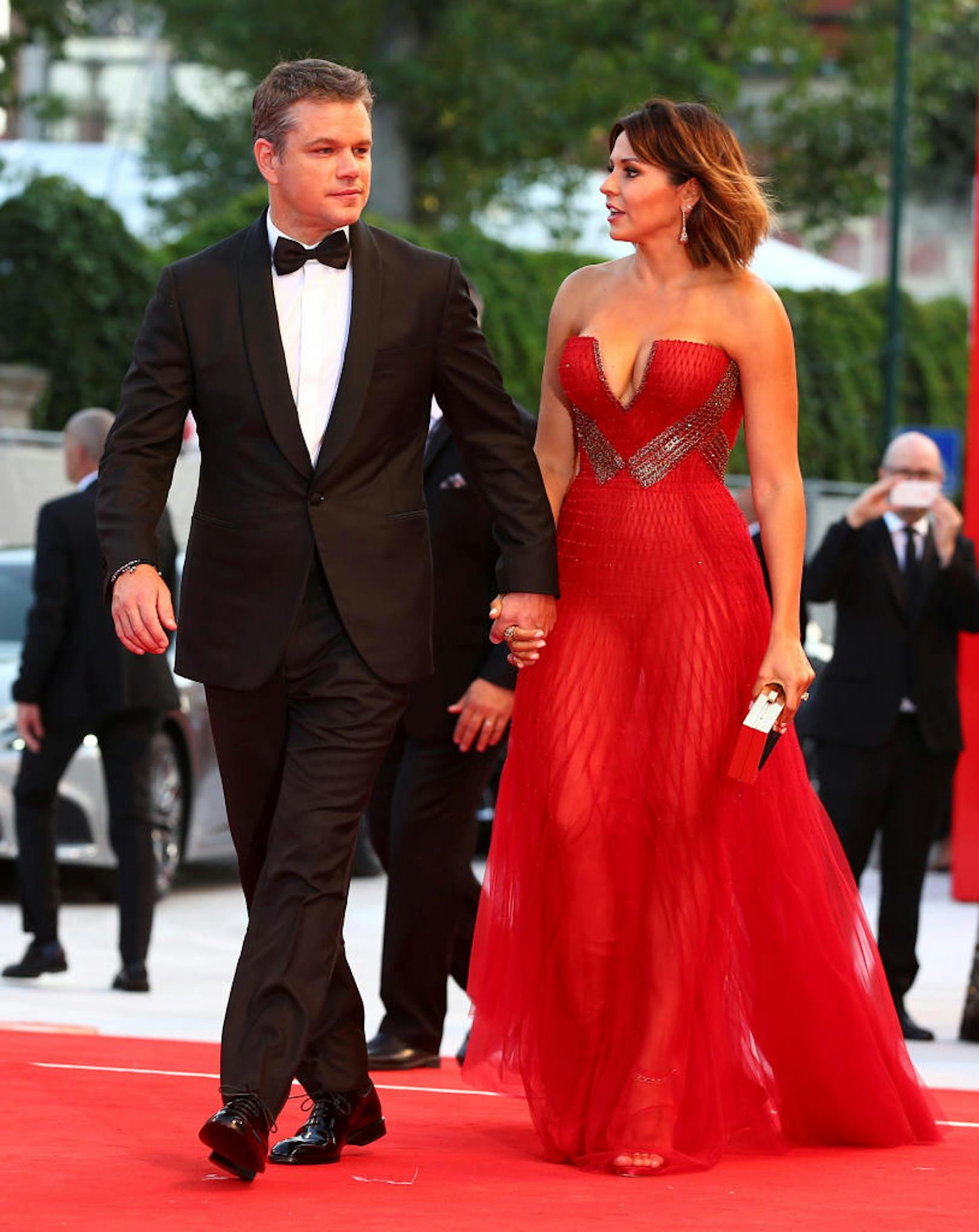 Actor Matt Damon and his wife Luciana pose during a red carpet for the movie "Downsizing" at the 74th Venice Film Festival in Venice, Italy August 30, 2017. REUTERS/Alessandro Bianchi - RC1779918500