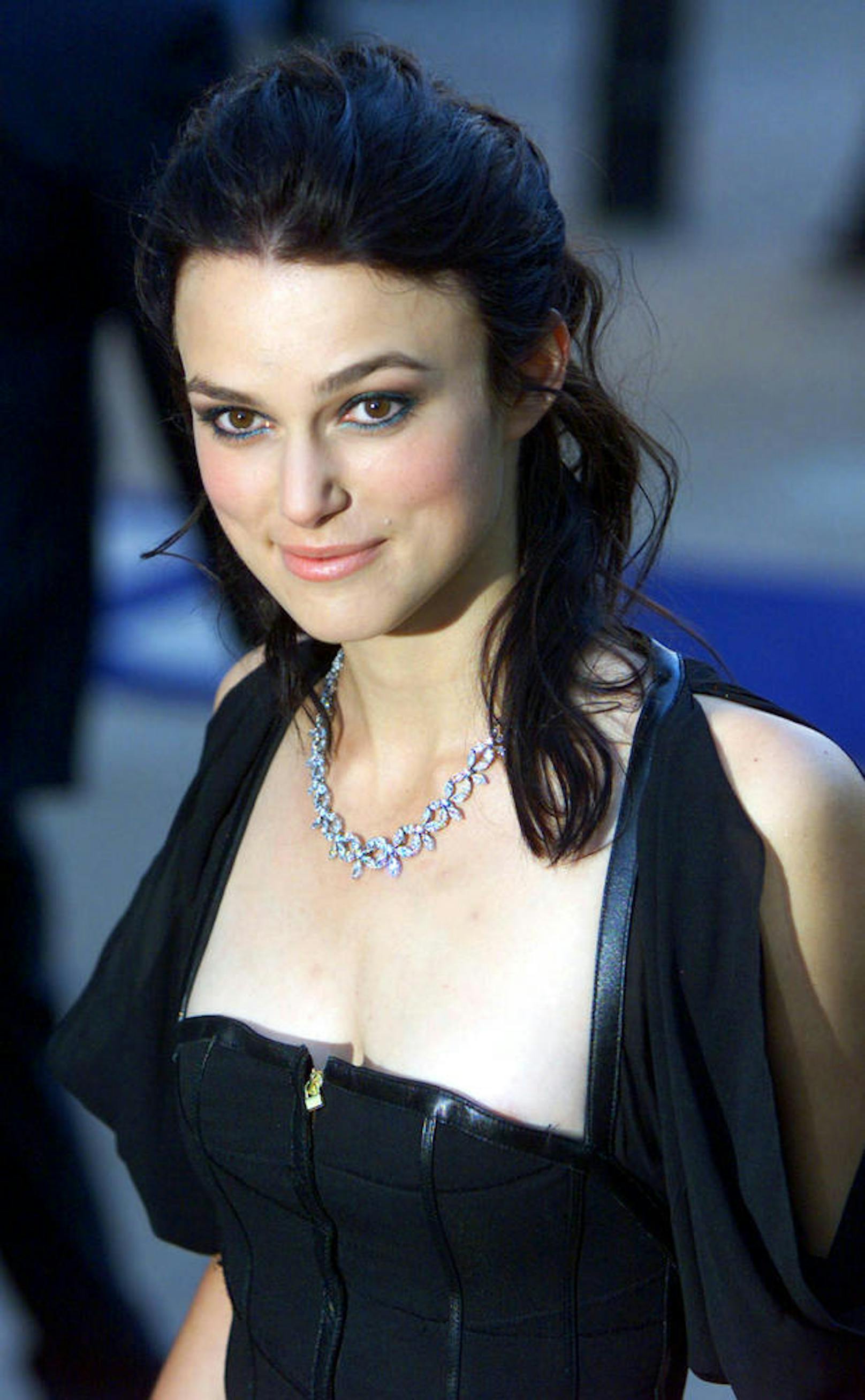 Keira Knightley bei der Premiere von 'The Pirates of the Caribbean: The Curse of the Black Pearl' in London, 2003.