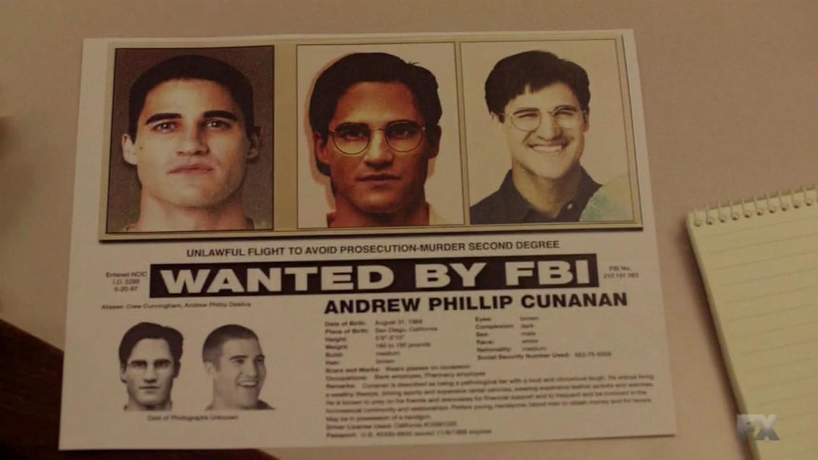 Andrew Cunanan (Darren Criss) konnte nach dem Mord fliehen. 