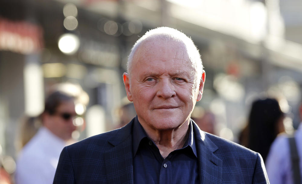 Filmgröße <strong>Anthony Hopkins</strong> schlummerte während seines Oscar-Sieges. Dafür war er aber beim Freudentanz mit einer feurigen Kollegin hellwach.<br>