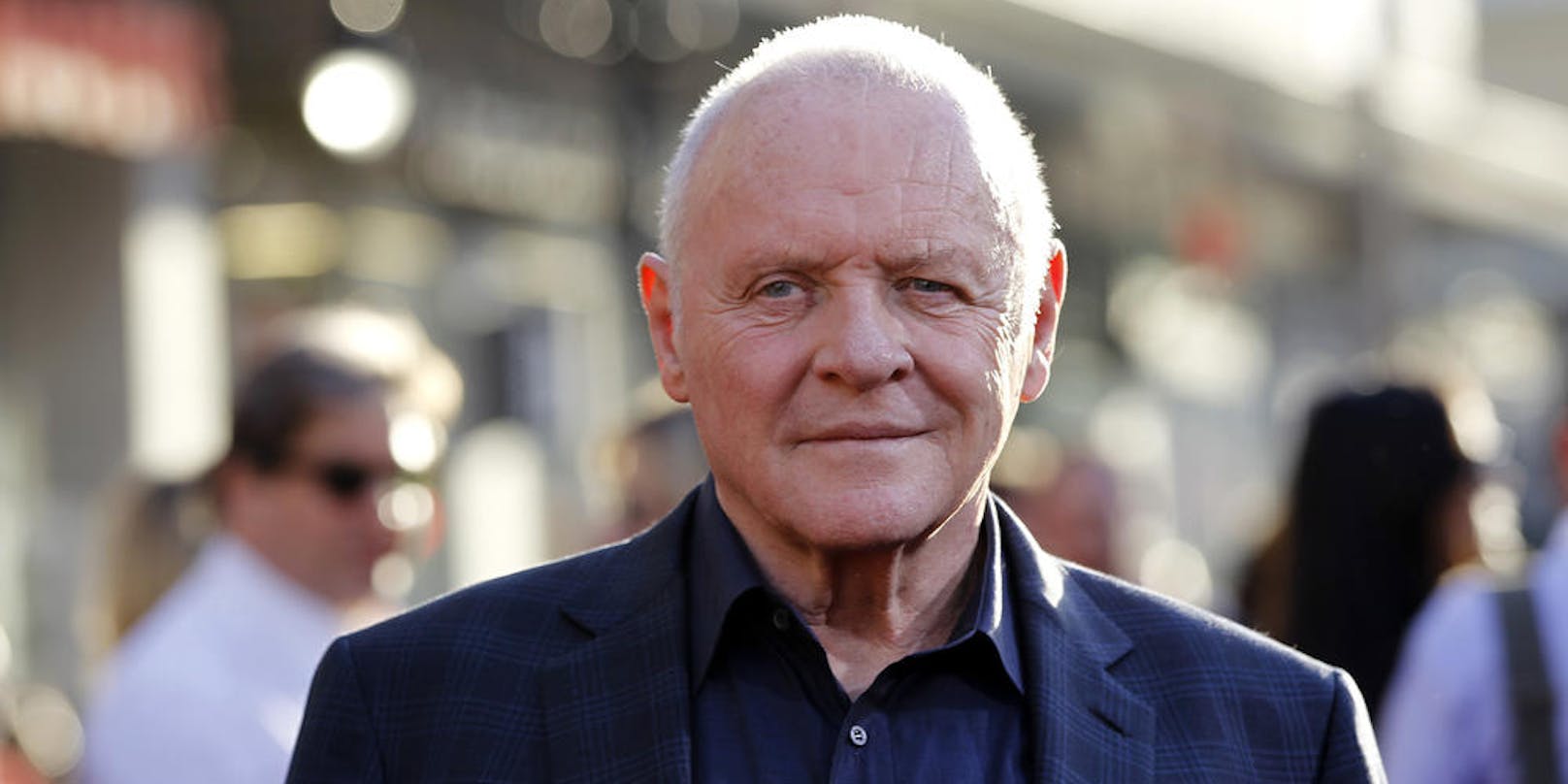 Filmgröße <strong>Anthony Hopkins</strong> schlummerte während seines Oscar-Sieges. Dafür war er aber beim Freudentanz mit einer feurigen Kollegin hellwach.<br>