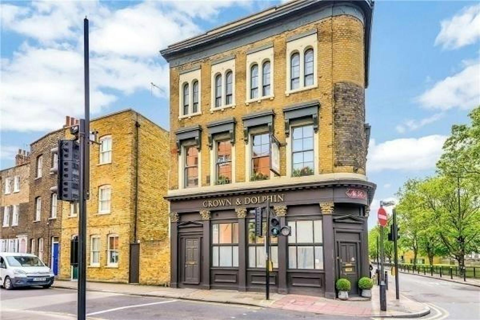 Im Osten von London ist eine Wohnung in einem ehemaligen viktorianischen Pub zu verkaufen.