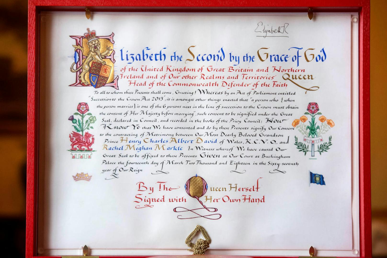 Das "Instrument of Consent", in dem Queen Elizabeth hochoffiziell die Erlaubnis gibt, dass ihr Enkel Prinz Harry Meghan Markle heiraten darf.