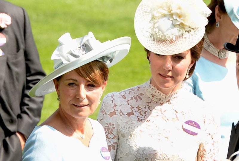 Hat Carole Middleton mit diesem Halloween-Kostüm auf ihrer Partyartikel-Website wirklich daneben gegriffen?