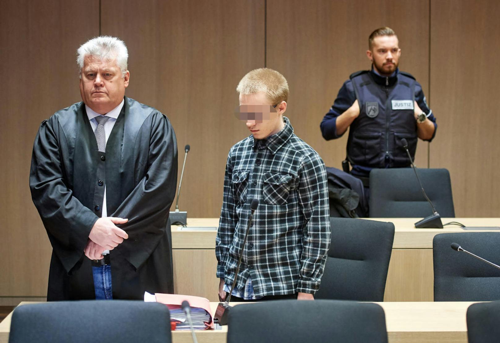 Wegen des Mordes an einem neunjährigen Nachbarjungen und einem 22-jährigen ehemaligen Schulfreund wurde der 20-jährige Marcel H. in Bochum zu lebenslanger Haft verurteilt. 