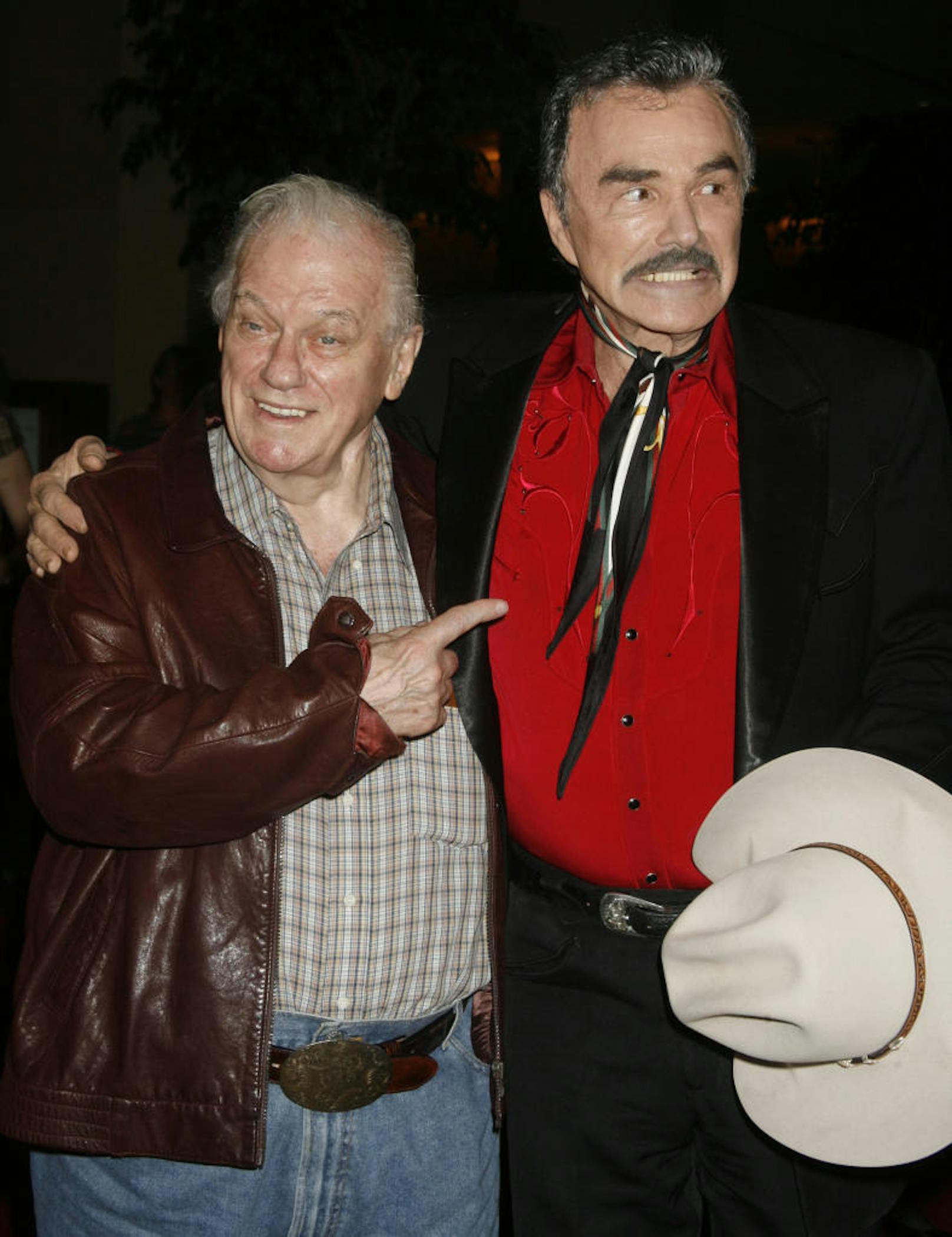 Schauspieler Charles Durning (L) mit Burt Reynolds. Sie spielten gemeinsam im Film "The Best Little Whorehouse in Texas".