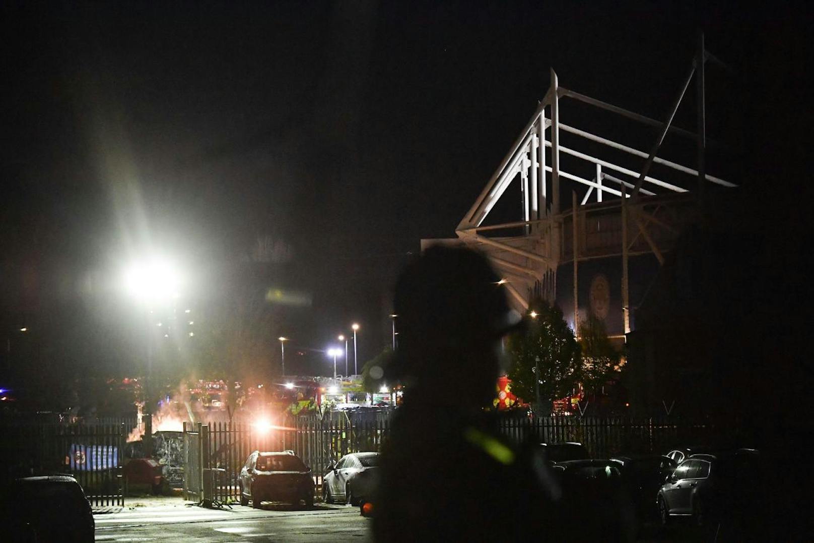 Ein Hubschrauber ist auf dem Stadion-Parkplatz von Leicester City abgestürzt.