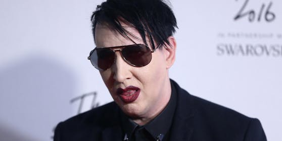 Frau bespuckt - Haftbefehl gegen Marilyn Manson - People ...