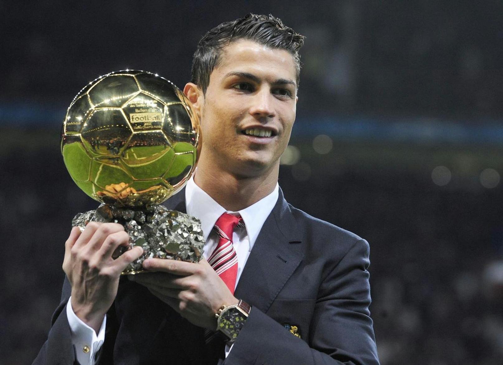 Im Dezember 2008 ist es endlich so weit. Cristiano Ronaldo wird mit dem Ballon d'Or zum besten Fußballer der Welt ausgezeichnet.