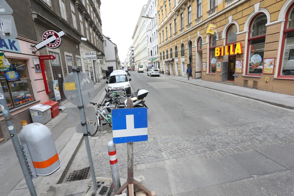 Die Lange Gasse in Wien-Josefstadt zwischen Josefstädter Straße und Hugo-Bettauer-Platz: Umbau zur Begegnungszone