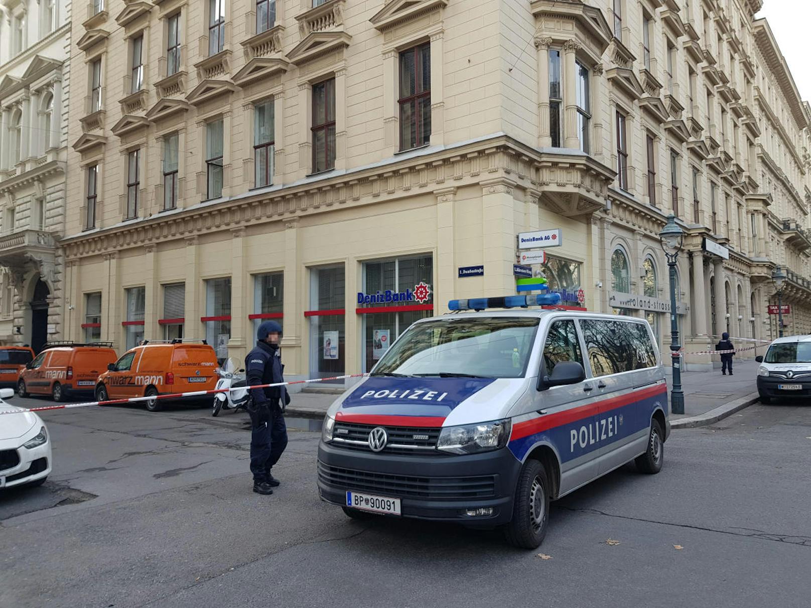 Banküberfall in der Wiener Innenstadt. Ein Mann wurde schwer verletzt. 