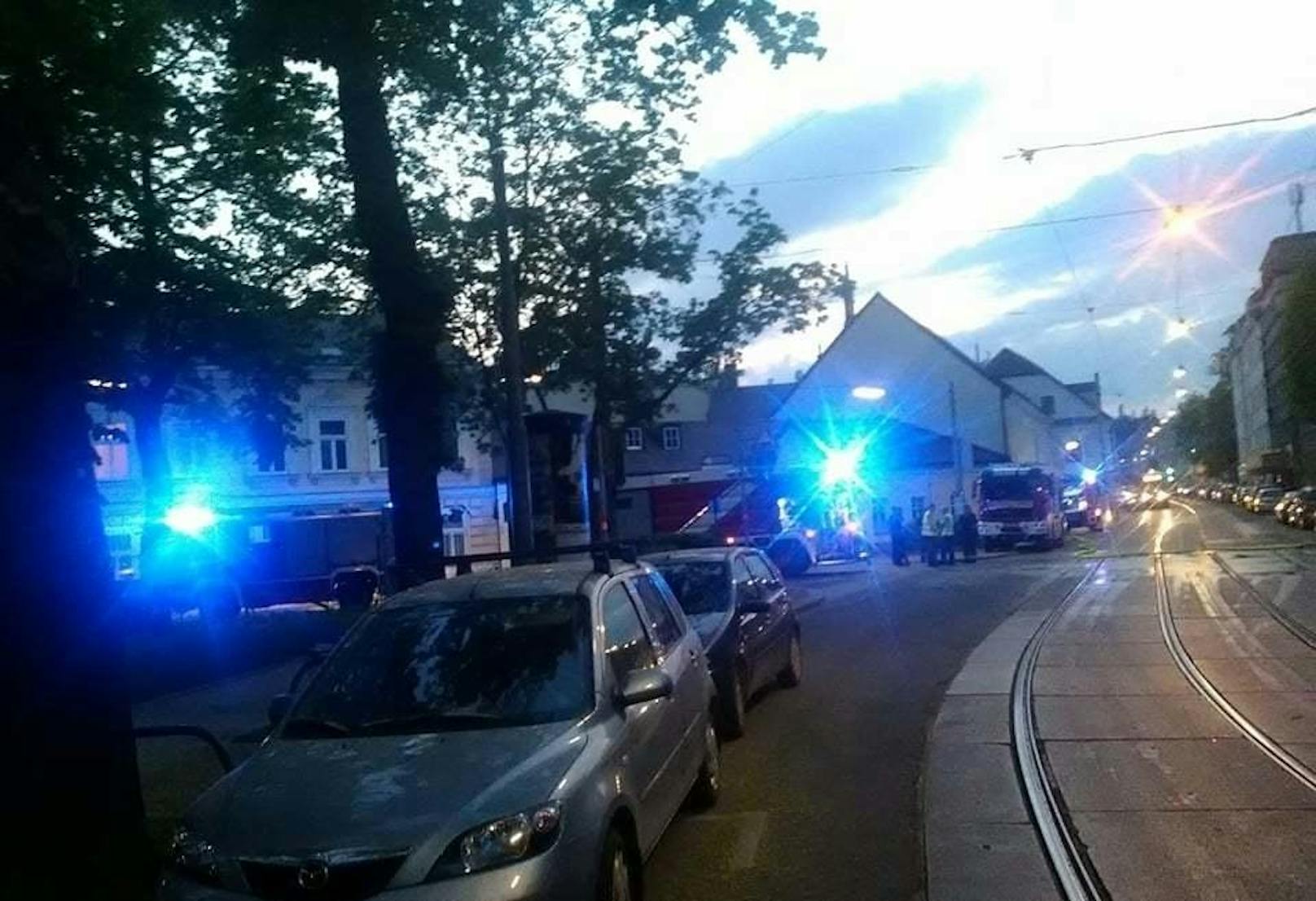 Feuer-Inferno in Wiener Tiefgarage - Feuerwehr stundenlang im Einsatz.