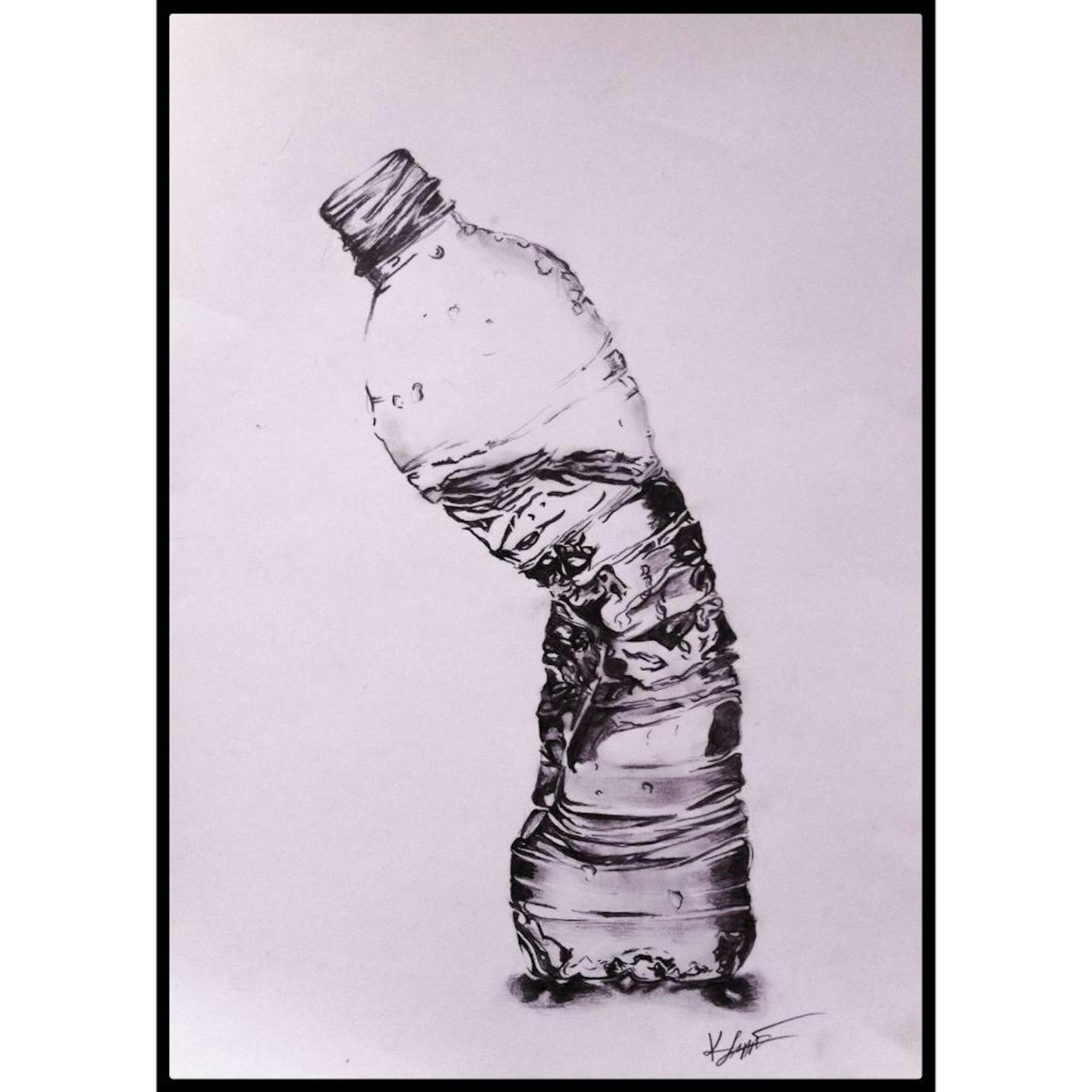 Katharina: "Graphitzeichnung Wasserflasche"