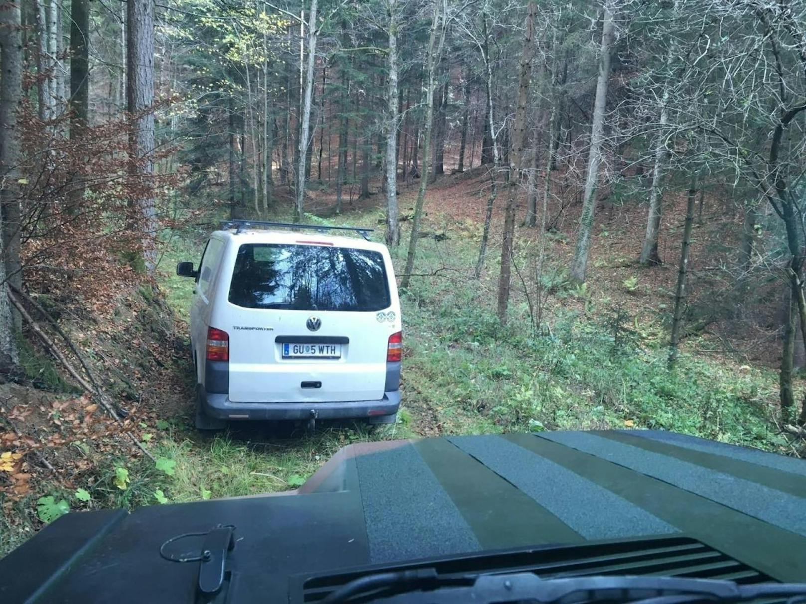 Am 1. November fand die Polizei den Kleintransporter von Friedrich F. in einem nahen Waldstück.