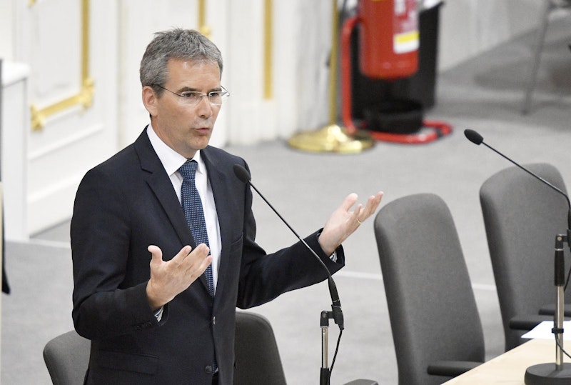 Finanzminister Hartwig Löger (ÖVP) anl. der Budgetdabatte des Nationalrates am Donnerstag, 19. April 2018, in Wien.