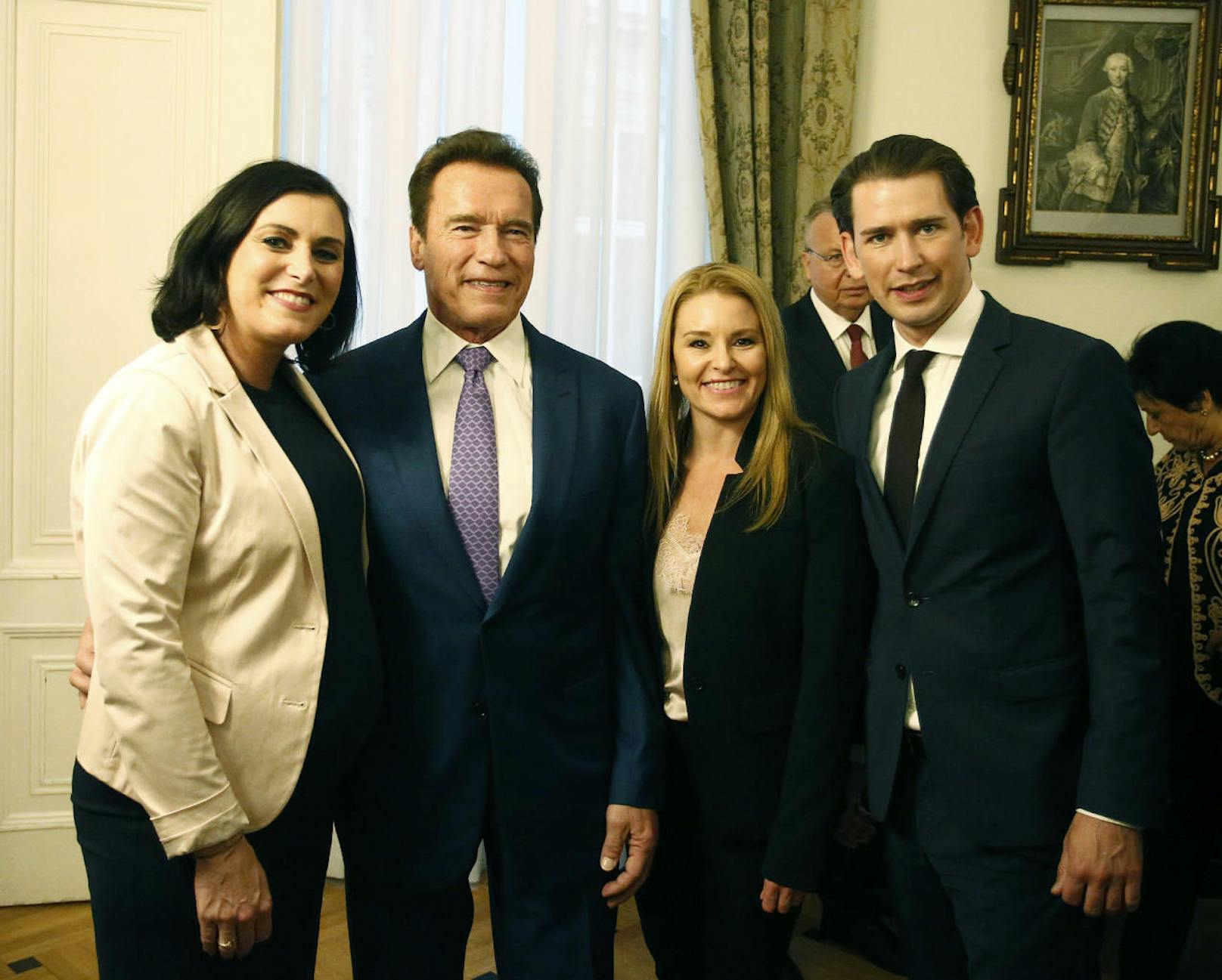 (v.l.) Landwirtschaftsministerin Elisabeth Köstinger (ÖVP), Arnold Schwarzenegger, seine Freundin Heather Milligan, Bundeskanzler Sebastian Kurz (ÖVP)