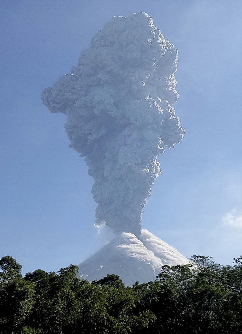 Mehr als sechs Kilometer reichte die Aschewolke in den Himmel.
