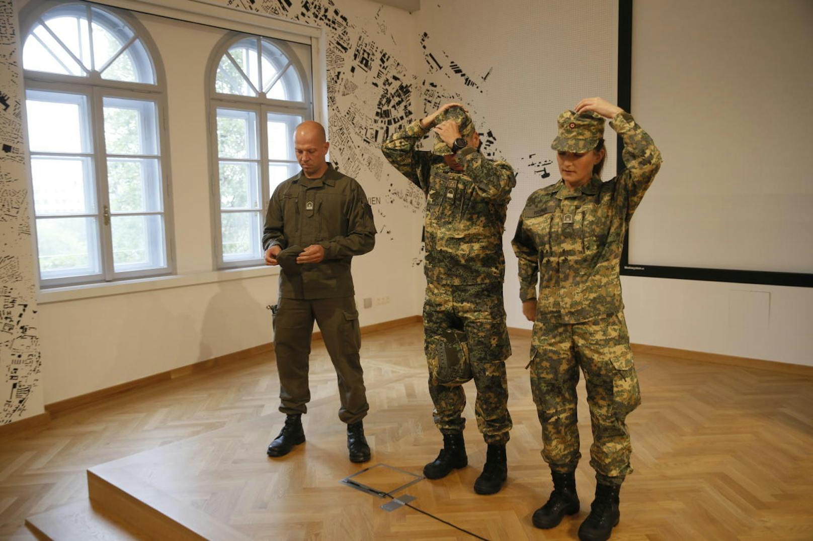 Am 4. März 2019 werden die neuen Uniformen vom derzeitigen Verteidigungsminister Mario Kunasek (FPÖ) offiziell an das Bundesheer übergeben werden.