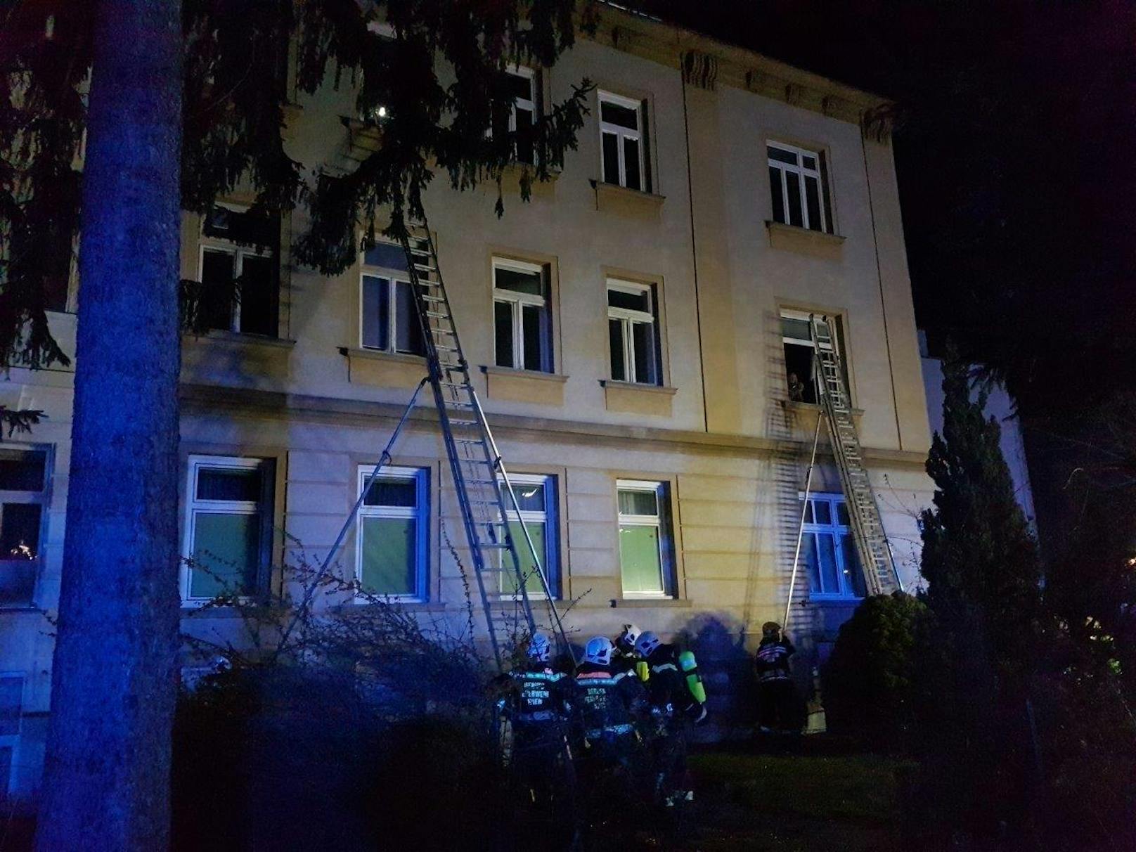 Großeinsatz nach nächtlicher Explosion in Wien-Meidling in der Nacht auf Freitag (6. April).