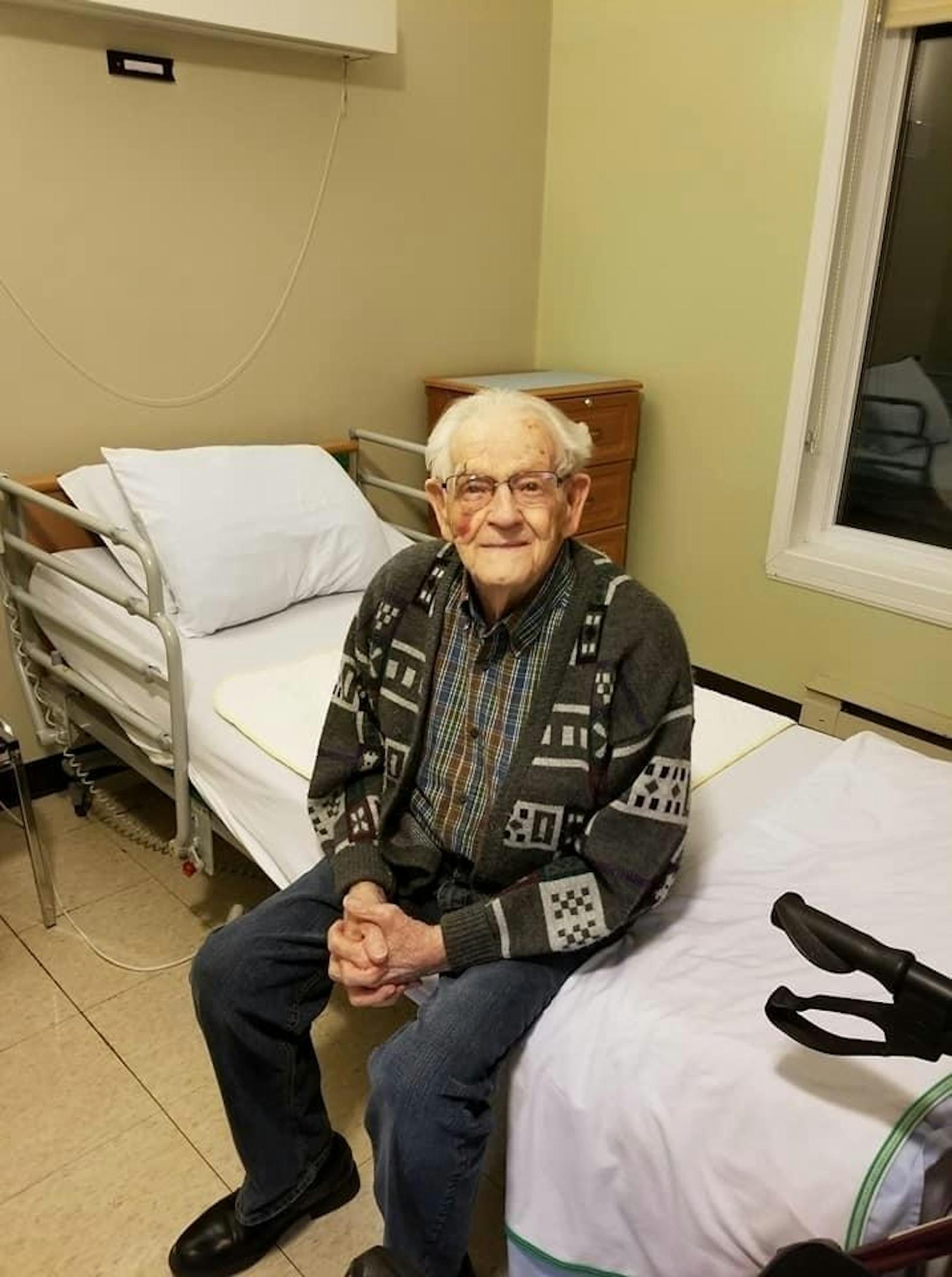 Weil dem 91-Jährigen nun die Pflegestufe erhöht wurde, muss er in ein anderes Pflegeheim ziehen.