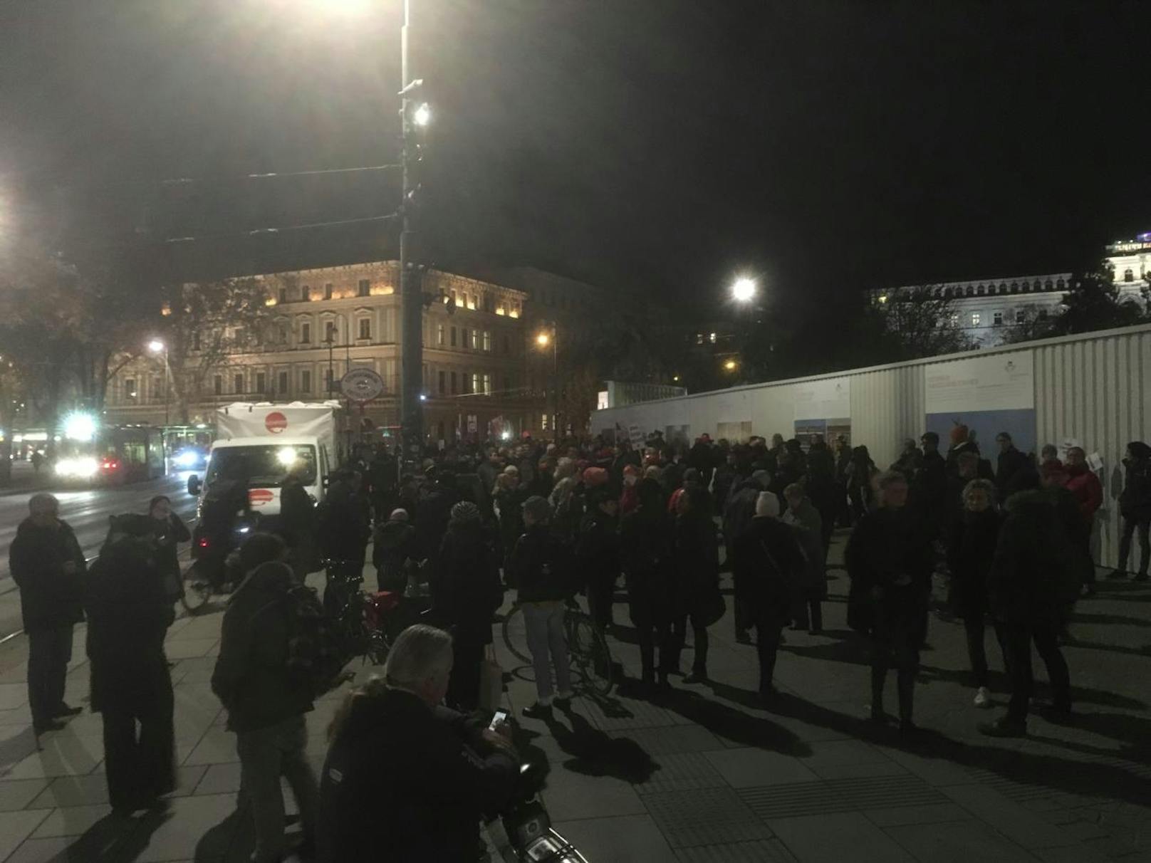 Zum siebten Mal zieht eine Demo gegen die türkis-blaue Bundesregierung durch Wien.