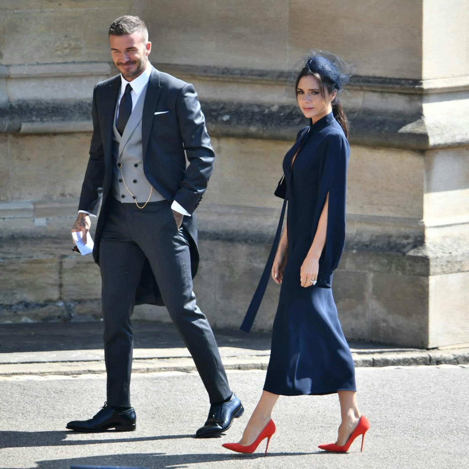 Und das, obwohl die Beckhams enge Freunde des Königshauses sind und sogar bei der Hochzeit von Prinz Harry und seiner Meghan anwesend waren.